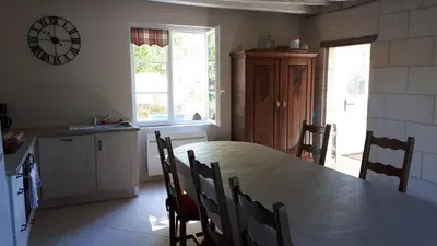 Cuisine ou kitchenette dans l'établissement L'Ayguevives
