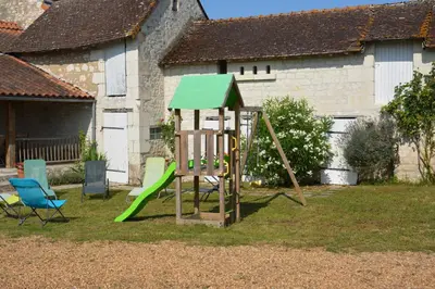 Aire de jeux pour enfants de l'établissement gite en touraine climatise