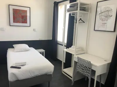 Un ou plusieurs lits dans un hébergement de l'établissement Hôtel Saint Eloi