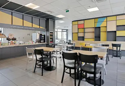 Restaurant ou autre lieu de restauration dans l'établissement B&B HOTEL le Mans Centre