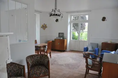 Coin salon dans l'établissement La Terrasse de L'Orangerie du Château - Art Nouveau - GITE 2 Personnes