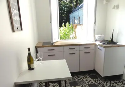 Cuisine ou kitchenette dans l'établissement L'ETOILE LOIRE, Saumur centre avec jardin
