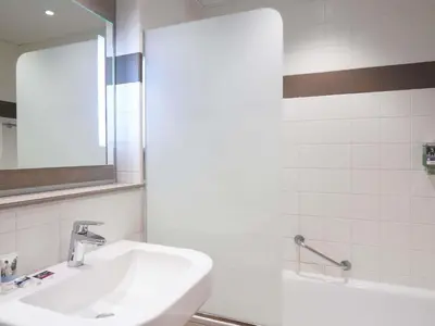Salle de bains dans l'établissement Mercure Le Mans Batignolles - Hotel & Spa