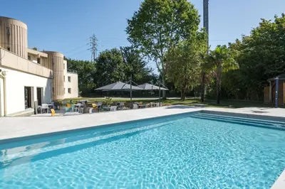 Piscine de l'établissement Brit Hotel Angers Parc Expo - L'Acropole ou située à proximité