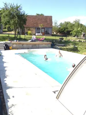 Piscine de l'établissement GITE DU HOUSSAY ou située à proximité