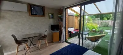 Télévision ou salle de divertissement dans l'établissement Gîte de la Poterie 