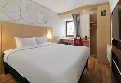 Un ou plusieurs lits dans un hébergement de l'établissement B&B HOTEL Le Mans Centre Cathédrale