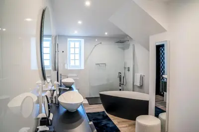 Salle de bains dans l'établissement Château de la Ronde
