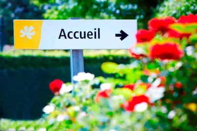 Jardin de l'établissement Unisotel Tours