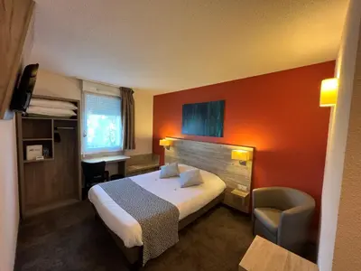 Un ou plusieurs lits dans un hébergement de l'établissement Brit Hotel Saumur