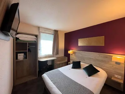 Un ou plusieurs lits dans un hébergement de l'établissement Brit Hotel Saumur
