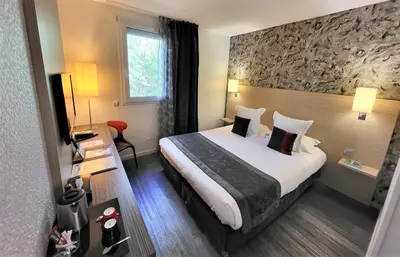 Un ou plusieurs lits dans un hébergement de l'établissement Hotel Restaurant Du Parc Saumur Logis Elégance