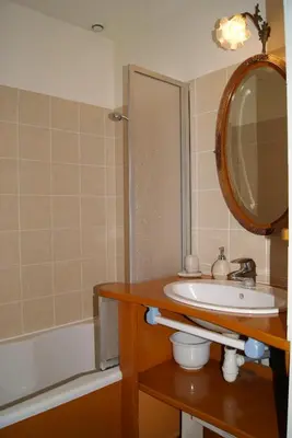 Salle de bains dans l'établissement La Valinière