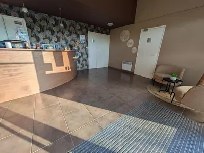 Cuisine ou kitchenette dans l'établissement Hotel L'Océane Angers Parc Expo
