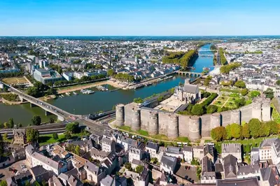 Vue générale sur Saint-Sylvain-dʼAnjou ou vue de la ville depuis l'hôtel