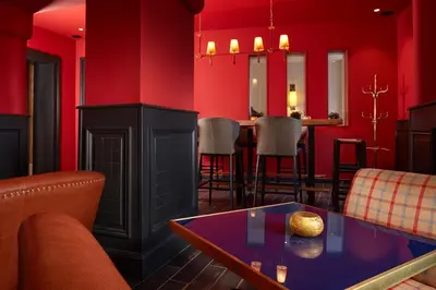 Coin salon dans l'établissement Relais des Trois Châteaux Hôtel-Restaurant - Teritoria