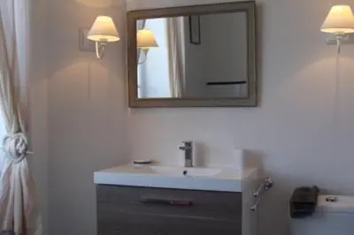 Salle de bains dans l'établissement Le Clos de Ligré