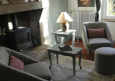 Coin salon dans l'établissement Le gîte de l'Hermine - La Blinerie