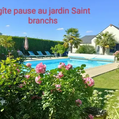 Gîte Pause au jardin piscine chauffée