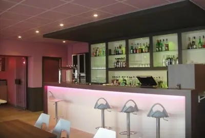Salon ou bar de l'établissement Logis Hôtel Saint Paul