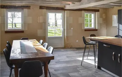 Cuisine ou kitchenette dans l'établissement Nice Home In Thilouze