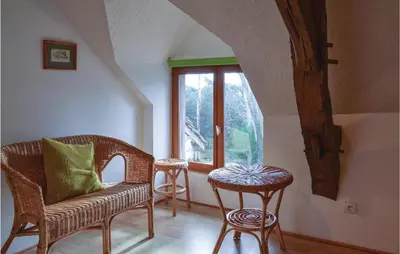 Coin salon dans l'établissement Stunning Home In Parcay Les Pins