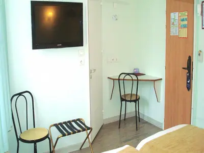 Télévision ou salle de divertissement dans l'établissement Hotel De Rosny