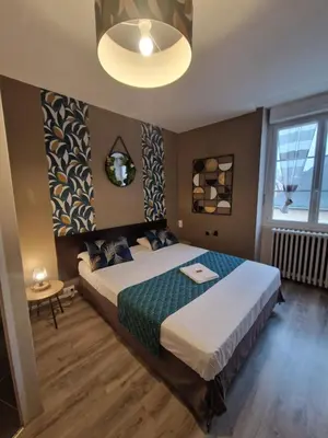 Un ou plusieurs lits dans un hébergement de l'établissement Hotel Saint François Précigné Soirée étape sur demande Proche Sablé-sur-Sarthe