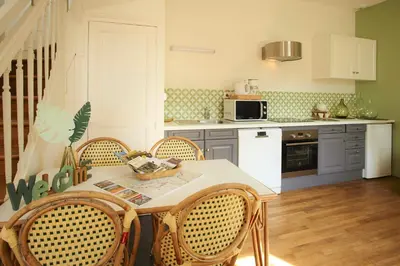 Cuisine ou kitchenette dans l'établissement Les belles vignes
