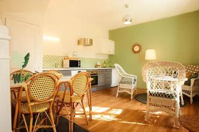 Cuisine ou kitchenette dans l'établissement Les belles vignes