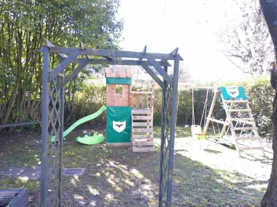 Aire de jeux pour enfants de l'établissement A 2 pas d AZAY