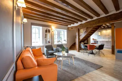 Coin salon dans l'établissement Les Suites du Château de Cheverny