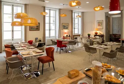Coin salon dans l'établissement L'HOTEL PARTICULIER - LE MANS