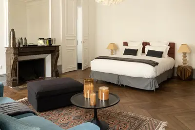 Un ou plusieurs lits dans un hébergement de l'établissement L'HOTEL PARTICULIER - LE MANS