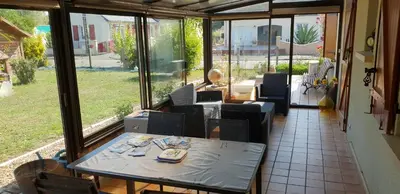Coin salon dans l'établissement GITE MAISON prox le mans circuit et zoo la fleche a 18kms