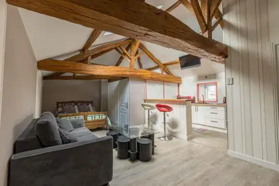 Plan de l'établissement Maison accueillante à Mouterre-Silly avec jardin et cheminée