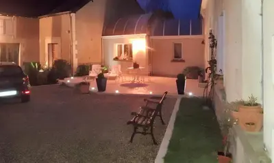 Coin salon dans l'établissement Studio confortable à Thilouze de 55 m² avec jardin privatif