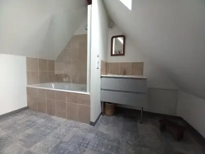 Salle de bains dans l'établissement gite de la tour carrée