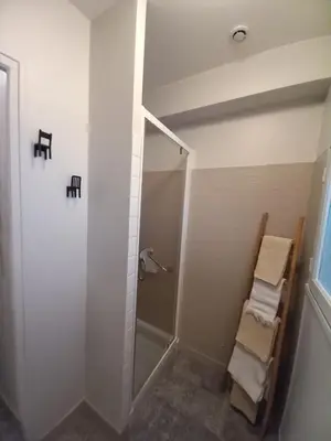 Salle de bains dans l'établissement gite de la tour carrée