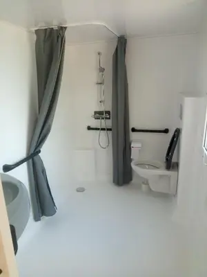 Salle de bains dans l'établissement Camping de Marcilly sur Vienne