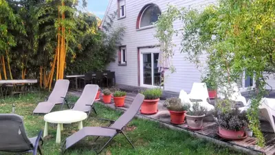 Jardin de l'établissement Villa élégante à Château-la-Vallière avec piscine privée