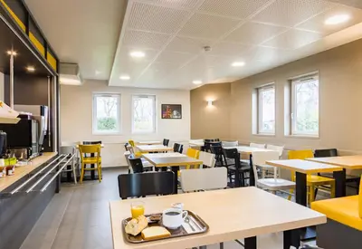 Coin salon dans l'établissement B&B HOTEL Tours Nord 2 La petite Arche