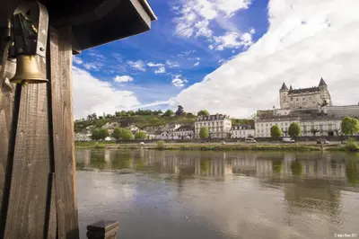 Vue sur la rivière ou le fleuve situé(e) à proximité de le bateau