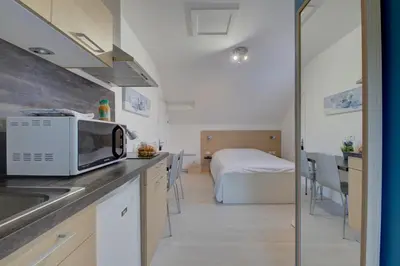 Cuisine ou kitchenette dans l'établissement La petite maison 3