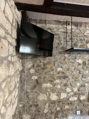 Télévision ou salle de divertissement dans l'établissement Soie Villalunoterie Futuroscope Piscine Spa 6pers