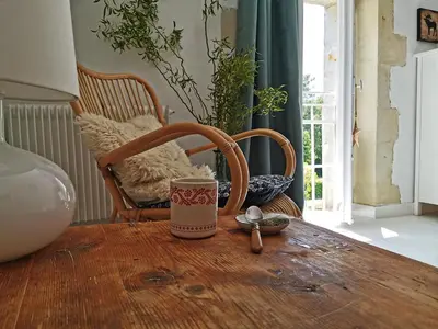 Coin salon dans l'établissement Quatre Chats sous un Pin