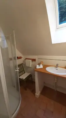 Salle de bains dans l'établissement LA PINÇONNIERE