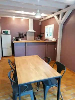 Cuisine ou kitchenette dans l'établissement Traînefeuilles - Gîte au Four à Pain proche Zoo de Beauval