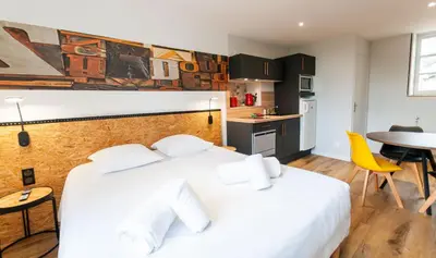Un ou plusieurs lits dans un hébergement de l'établissement Malicorn' Appart-Hôtel