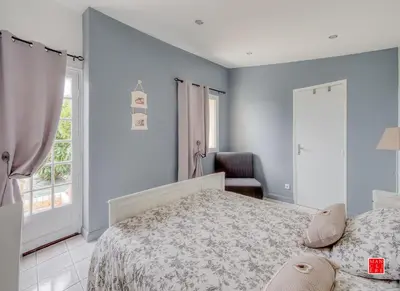 Un ou plusieurs lits dans un hébergement de l'établissement maison blanche piscine et petit déjeuner